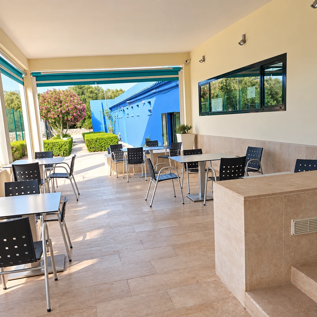 Terraza del bar del Club Tenis Mahón